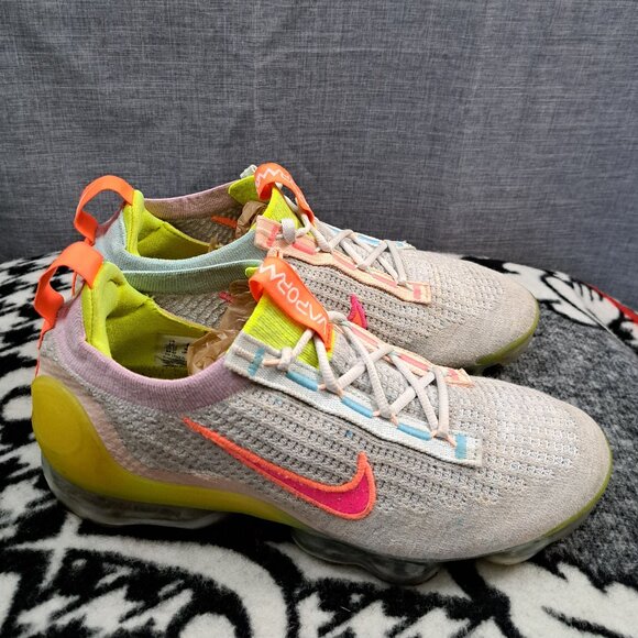 Size 10 Nike Air VaporMax 2021 FK Women DH4088-002 Grey Volt Neon Crimson Sneake - Picture 2 of 12